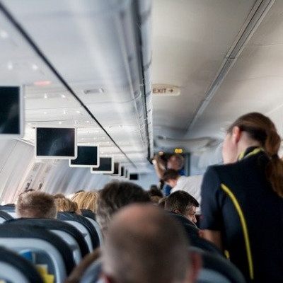 GOL É CONDENADA A BANCAR BELEZA DE AEROMOÇA